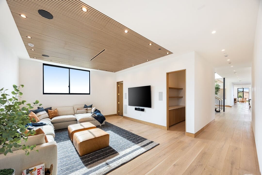 Mulholland Hwy, 90265