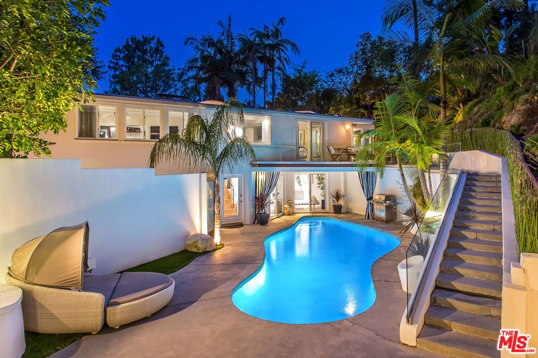 Halo Manor, Braeridge Dr, 90210