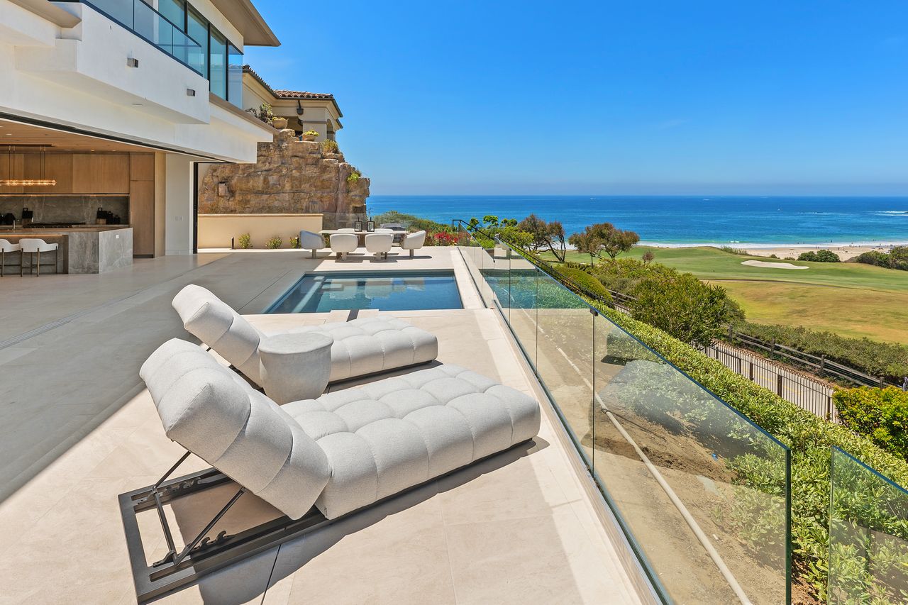 13 Ritz Cove
