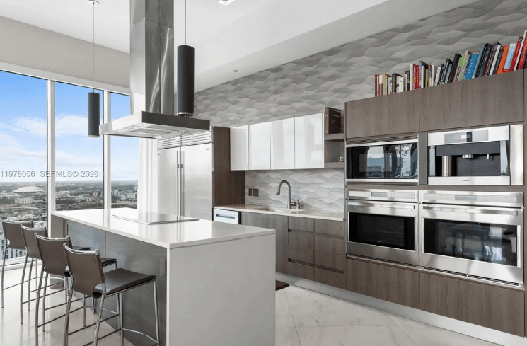 LUXURY IN THE MIAMI SKY