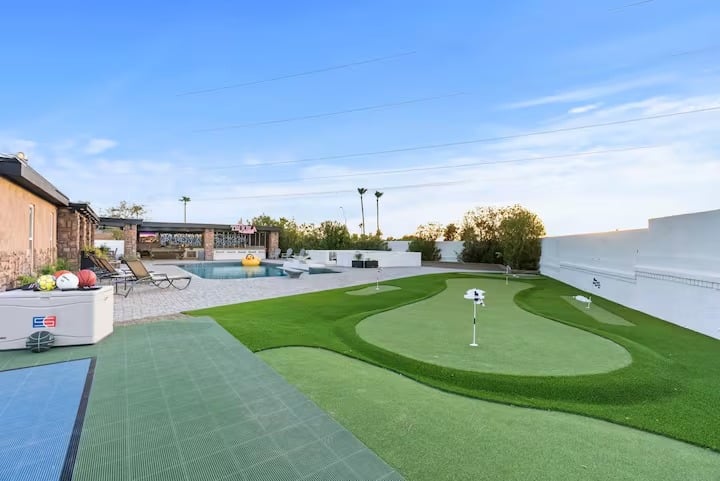 Phoenix Luxury! Pickleball | Free Heated Pool | Hot Tub