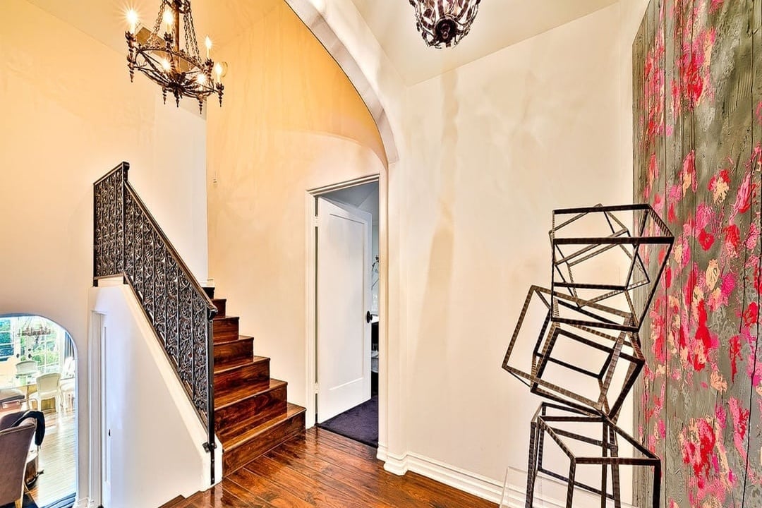 Halo Retreat, N Kings Rd, 90069