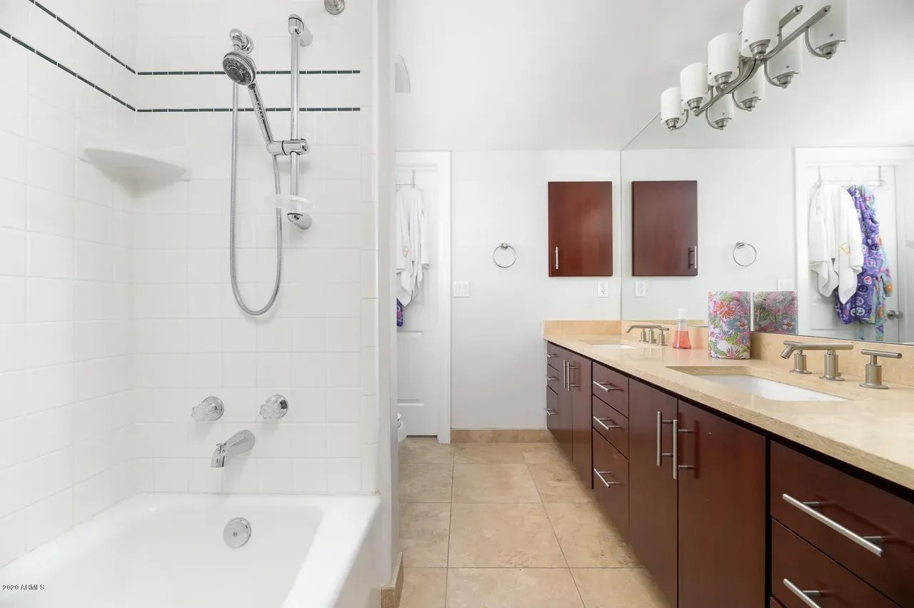 5631 E Calle Camelia