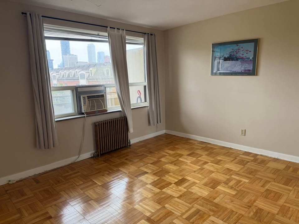 1112 Avenue Road Unit: 203