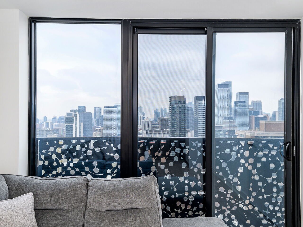 55 Charles St E Unit: 2604