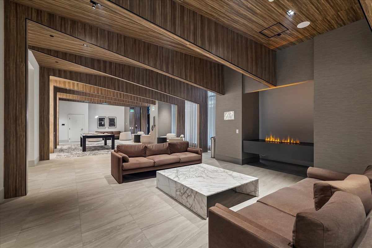 2-bedroom, 2-bathroom CORNER suite