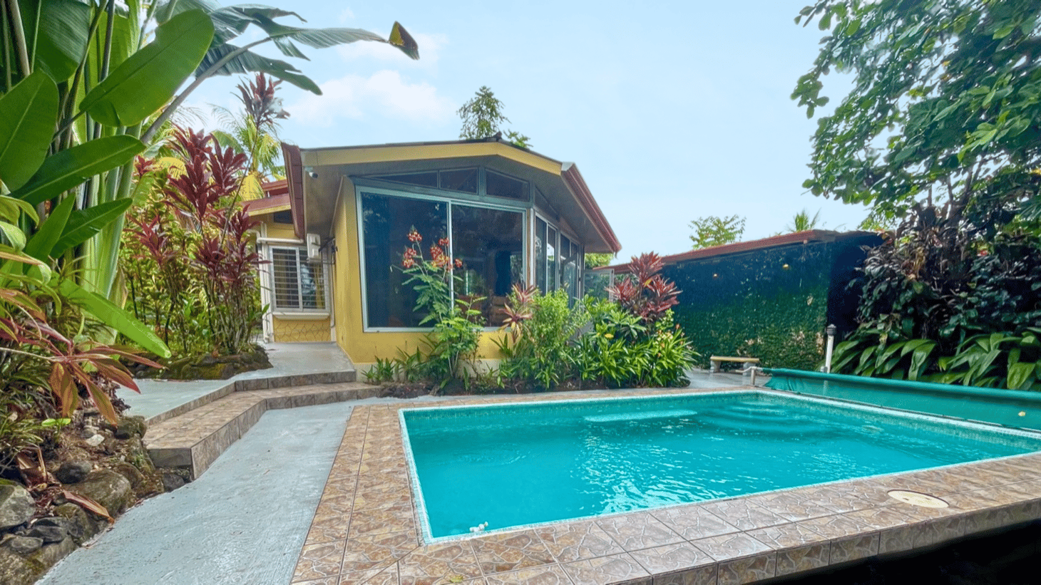 Cozy Colonial Home with Lush Gardens and Prime Commercial Prospects