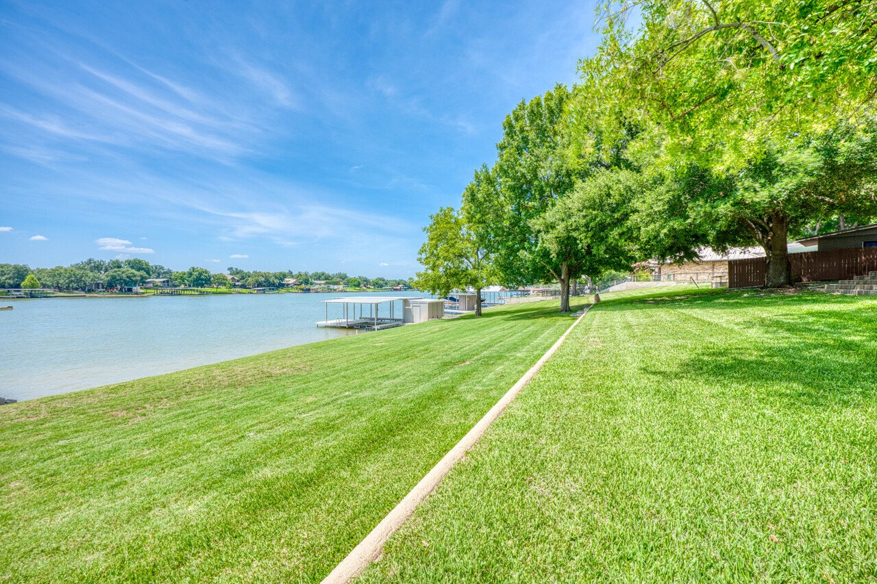 1704 Bluebonnet Lane