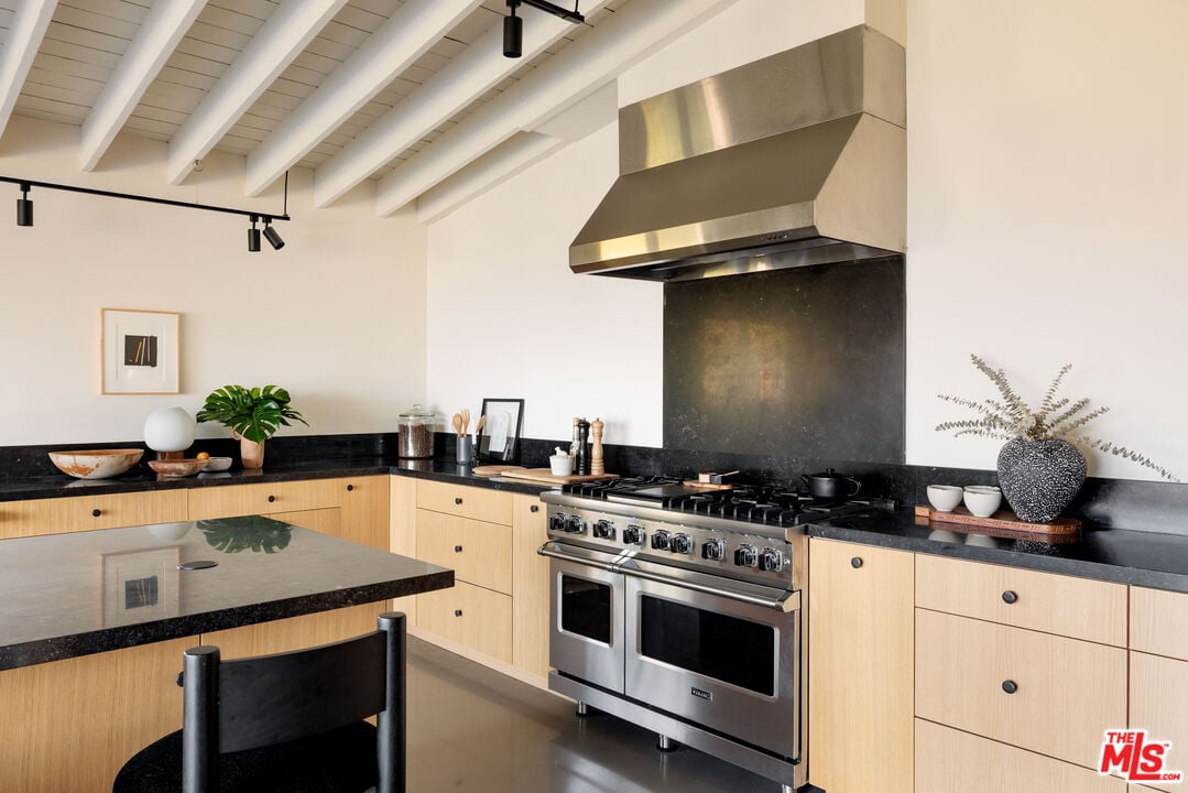 Crownfall Reserve, Edwin Dr, 90046