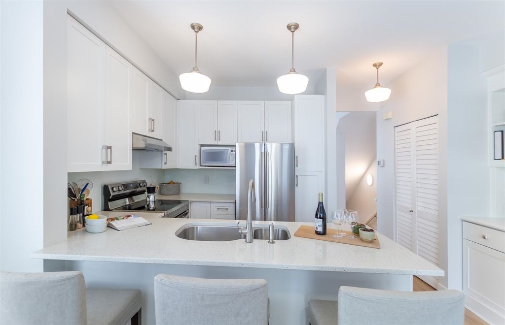 8515 Aquitania Pl