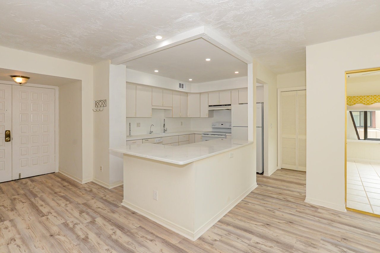 1800 SE Saint Lucie Blvd, #9-305