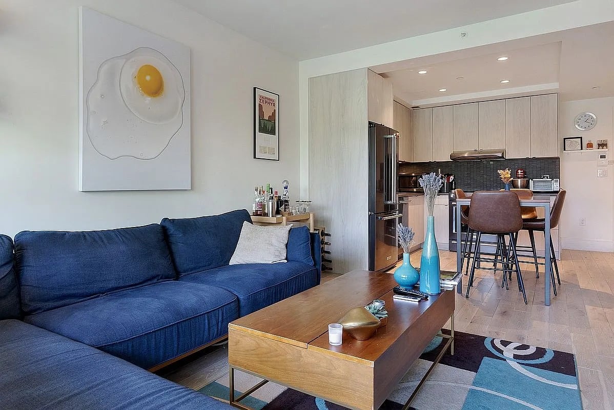 15 E 19th St #4C