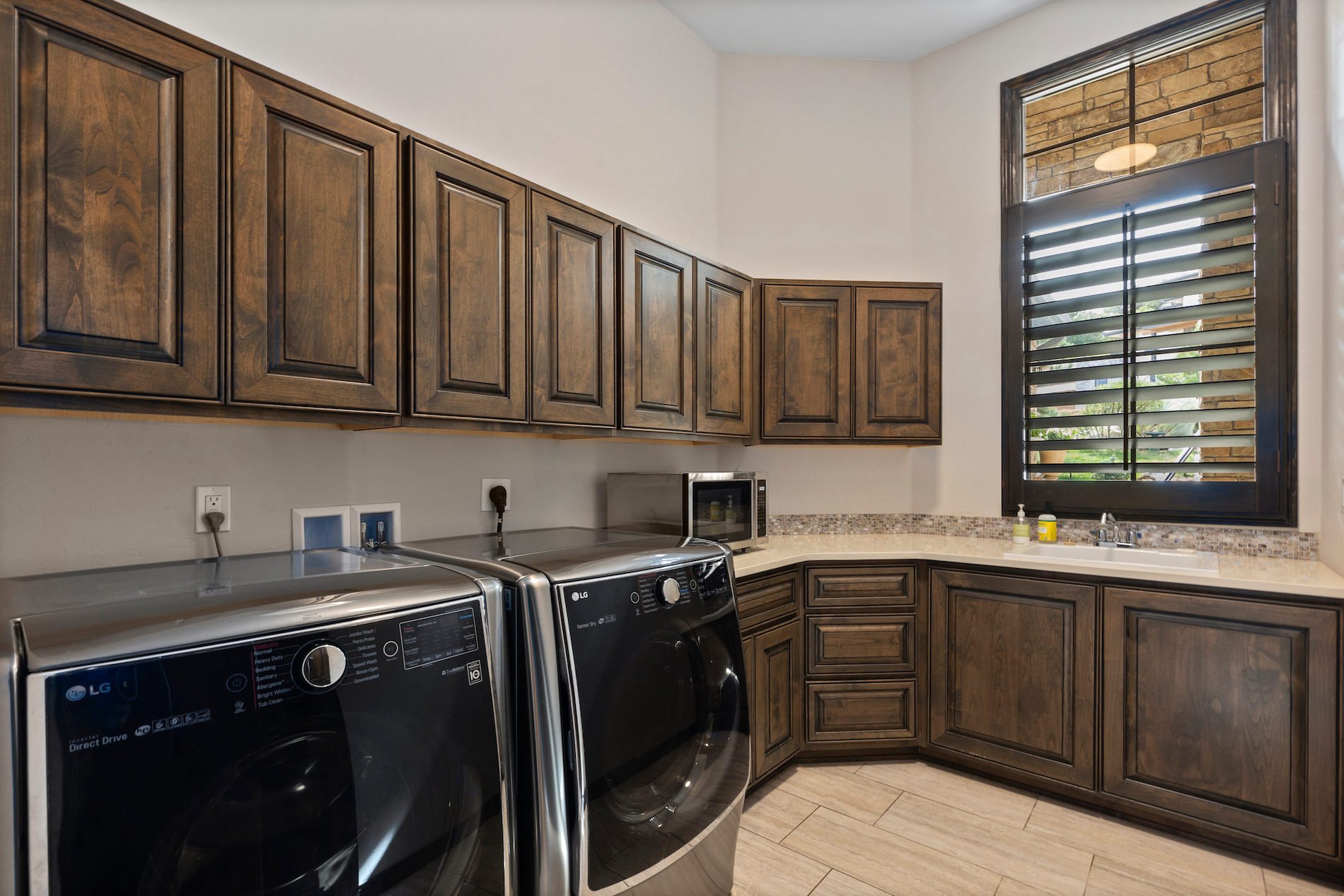 8122 Raphael Lane