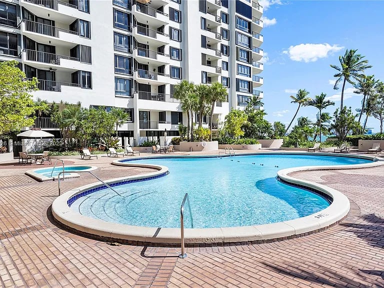 520 Brickell Key Dr #A1521