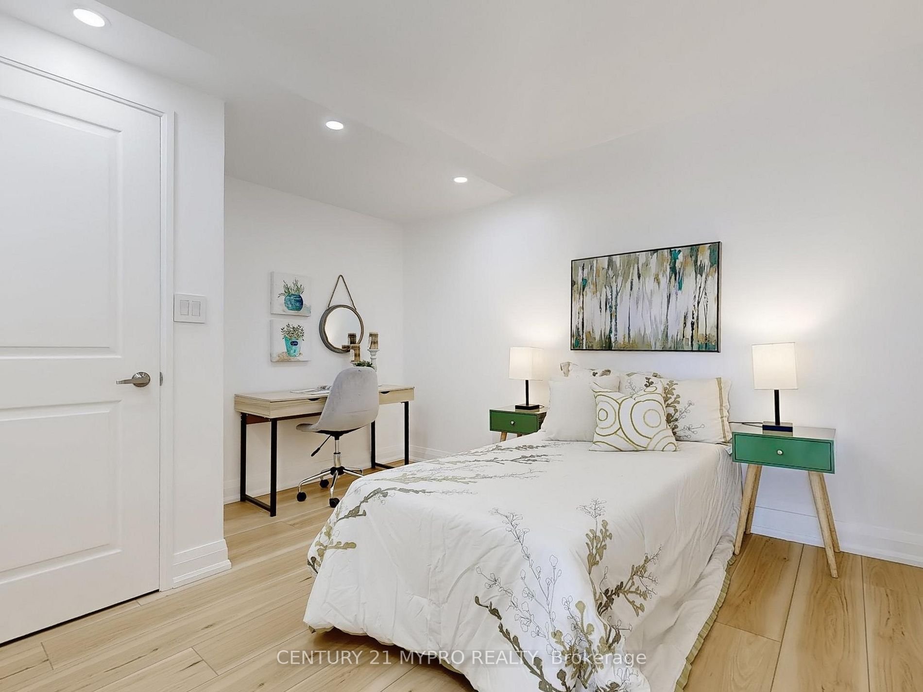 HOLLYWOOD PLAZA PENTHOUSE