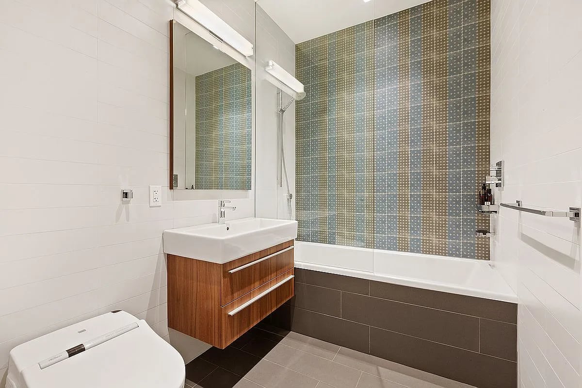 257 West 17th St, #2B