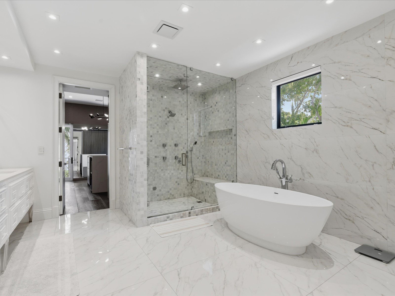 70 Camden Dr, Bal Harbour