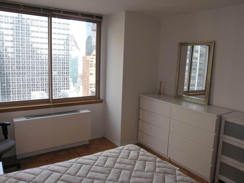 235 east 40th Street, 33F