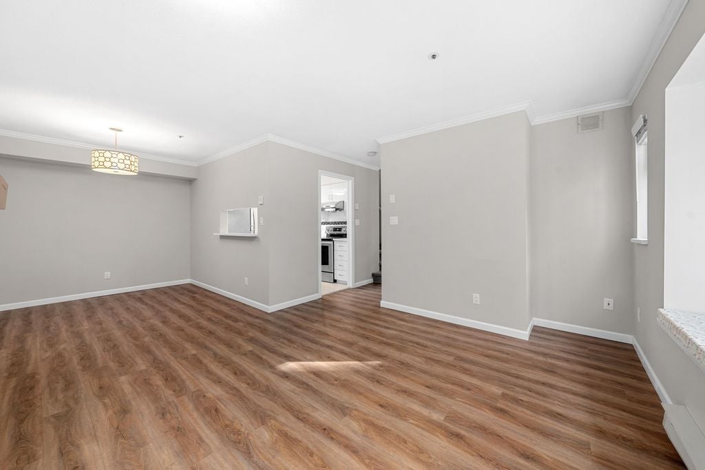 2885 E Kent Ave N, Unit 16