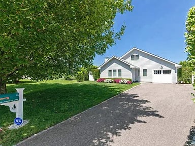 26 Meadowgrass Ln