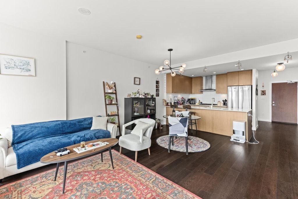 221 Union St, #ph907