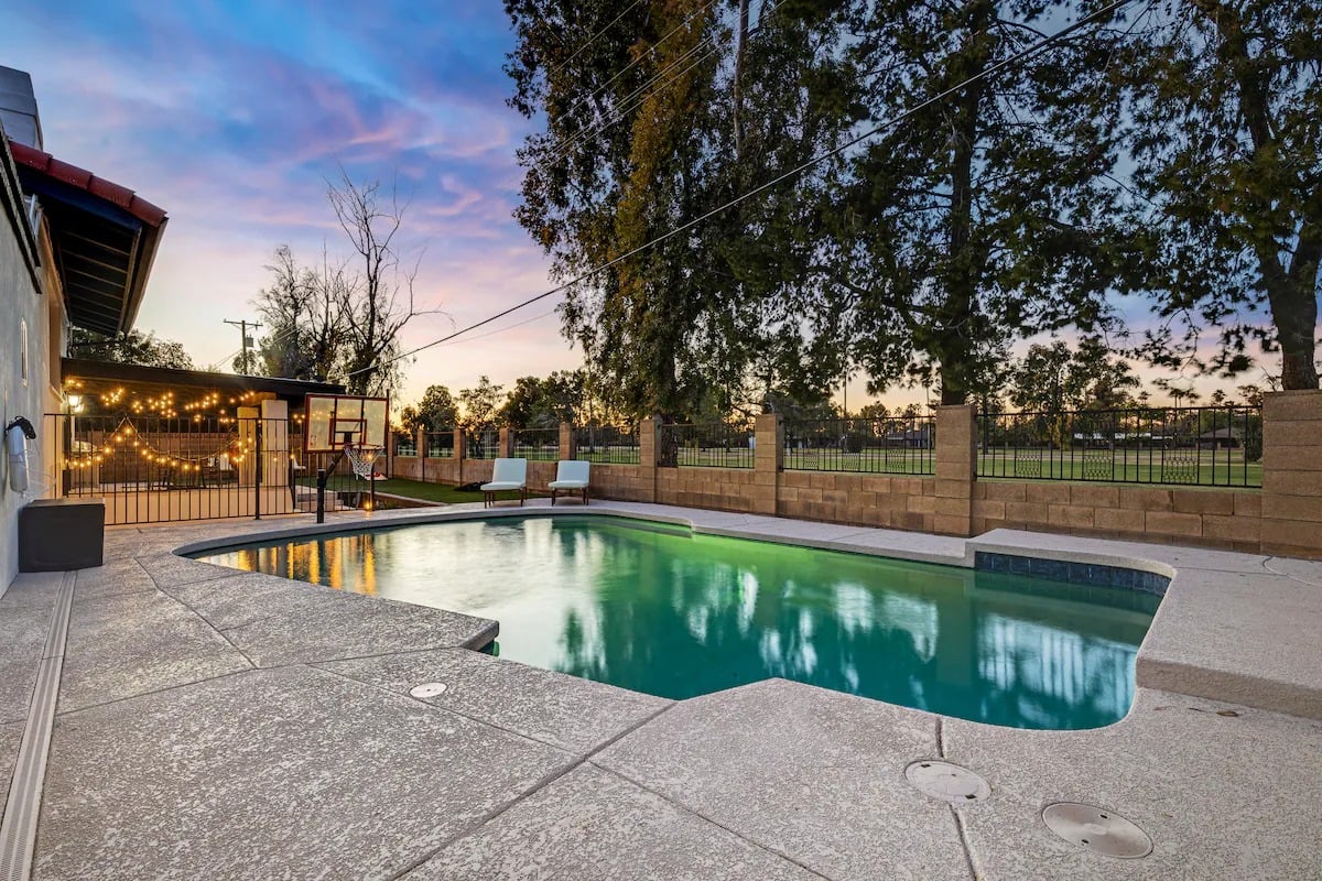 Huge Golf Course Home-Free Heated Pool/Theatre/Gym