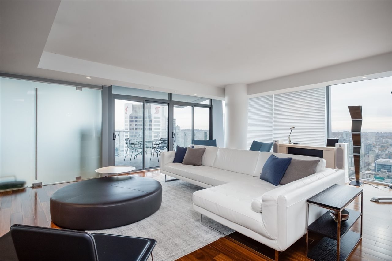667 Howe St, #3904