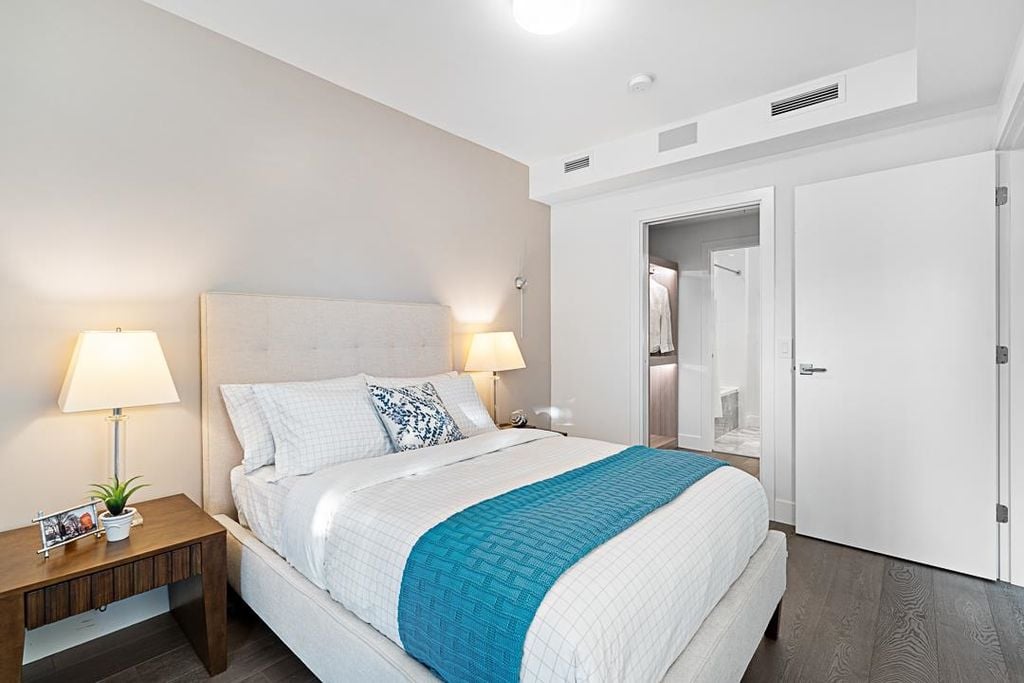 6333 West Blvd, #211