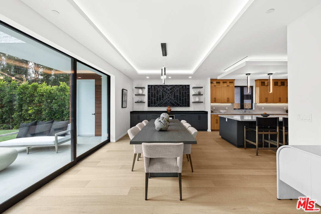 Castle Heights Pl, 90034