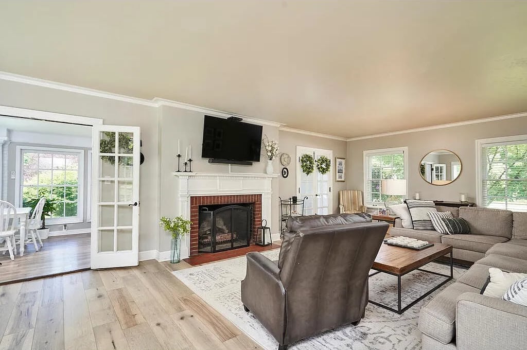 39 N Wheaton Rd