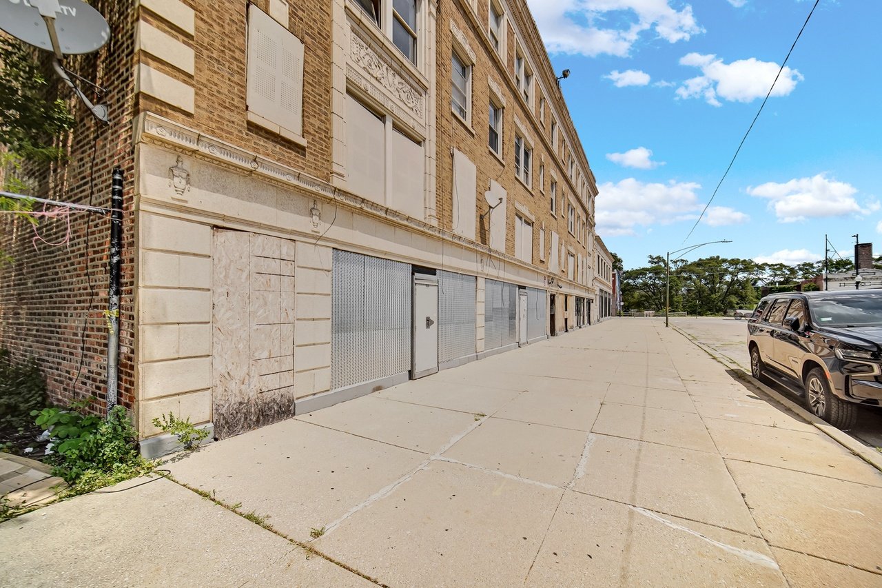 11000 S Michigan Avenue