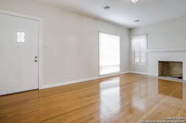 229 El Monte Blvd