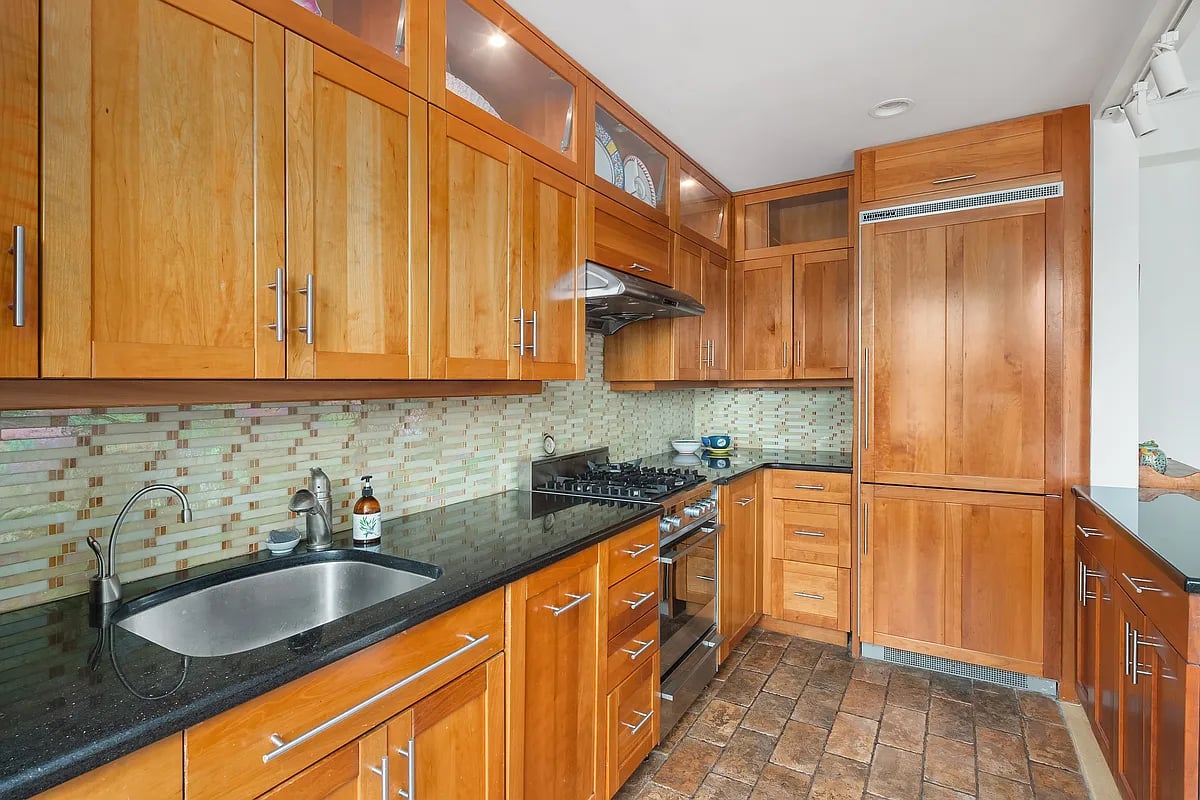 170 Second Ave, #10B