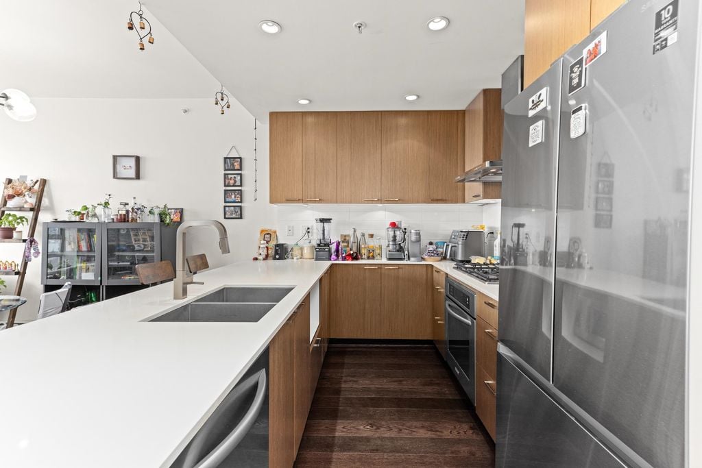 221 Union St, #ph907
