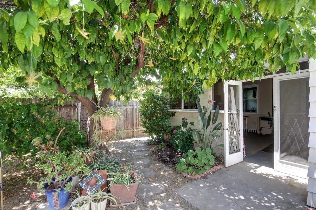 Just Listed! Excellent Location! and Under $300K!