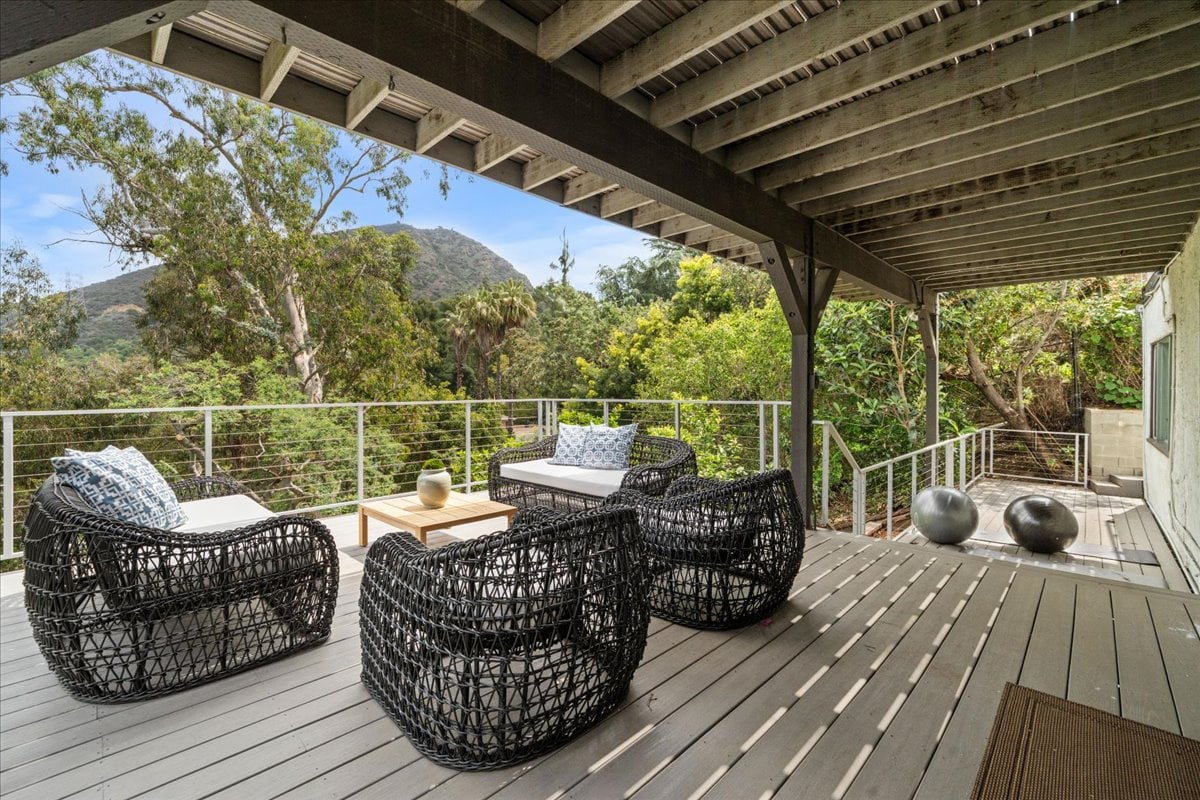 Lake Hollywood 4 + 2 Spanish Home with Views 