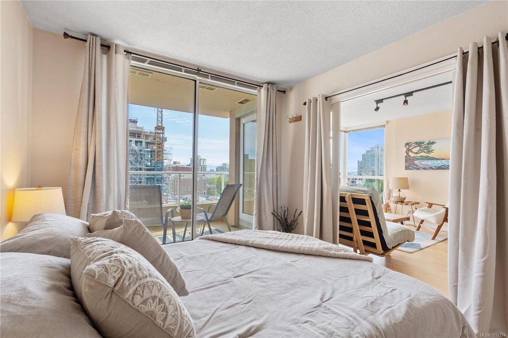 835 View St, #910
