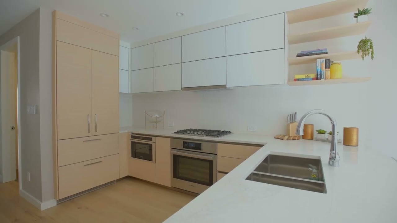 323 East 52nd Street – La Maison