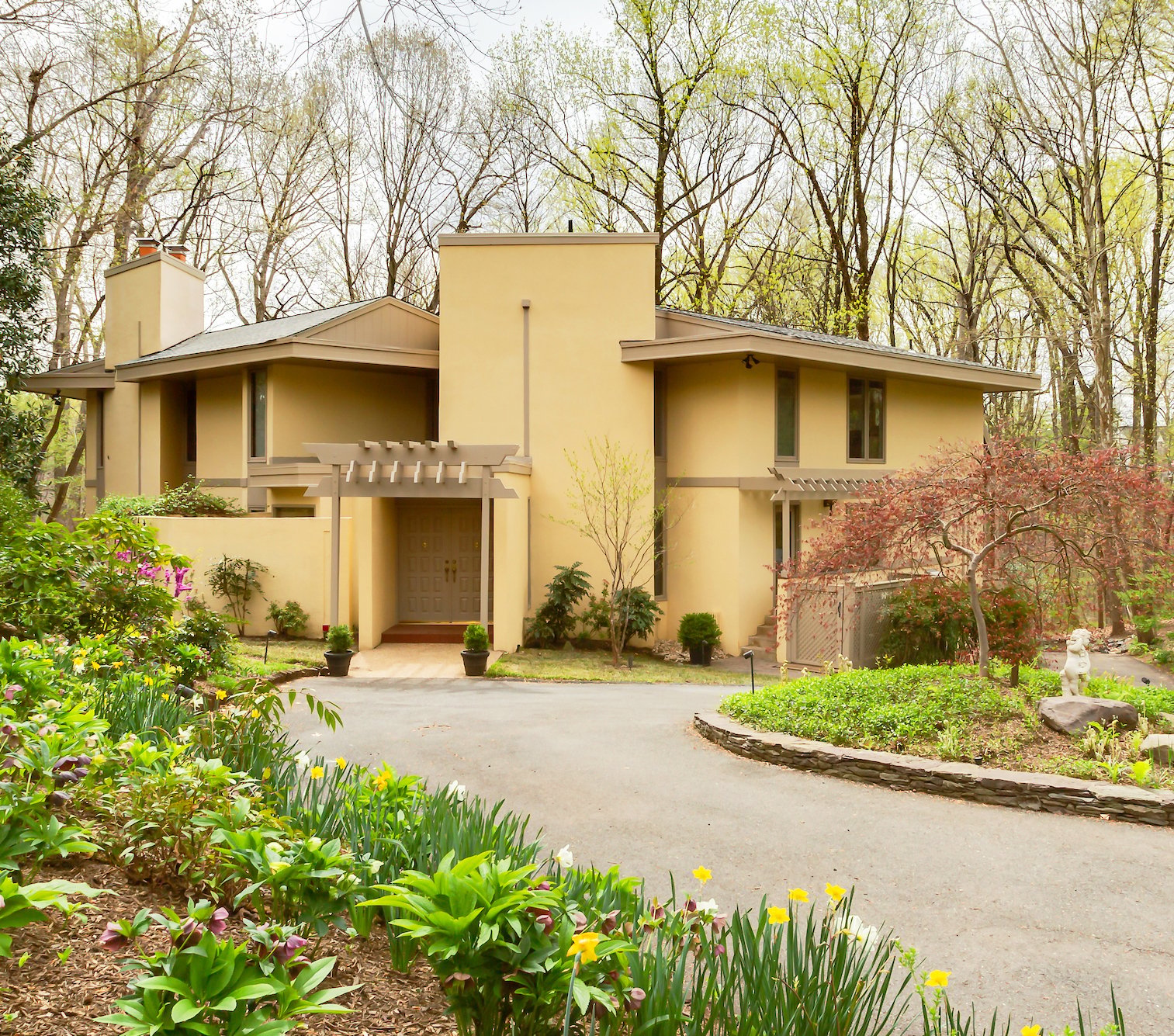 1325 Darnall Dr