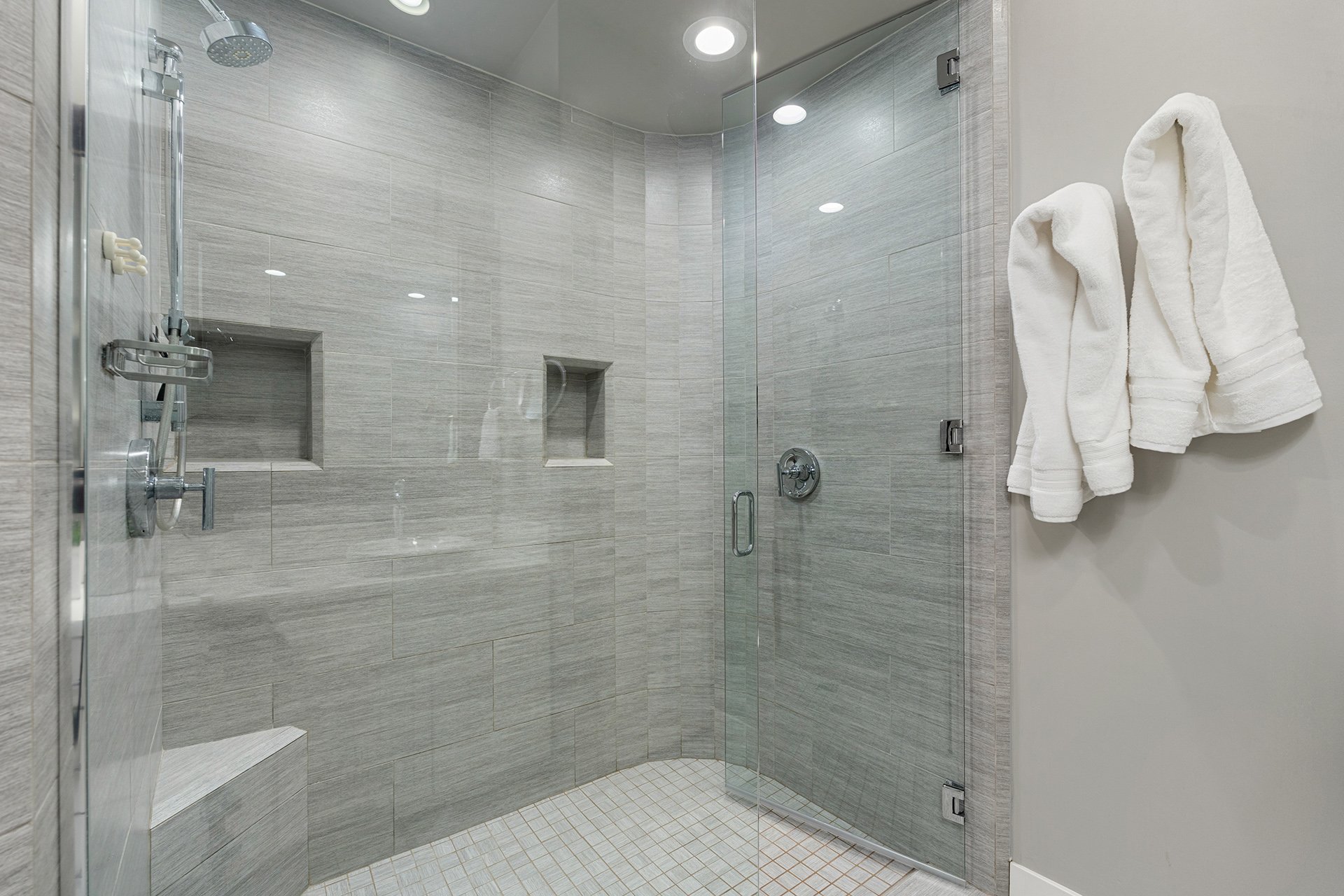 5242 N WOODMERE FAIRWAY