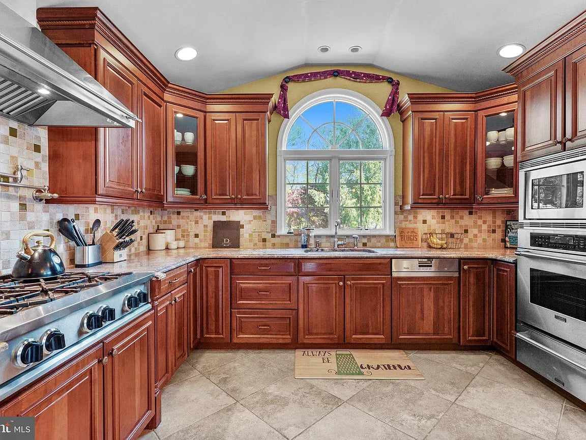 30 Hilltop Rd