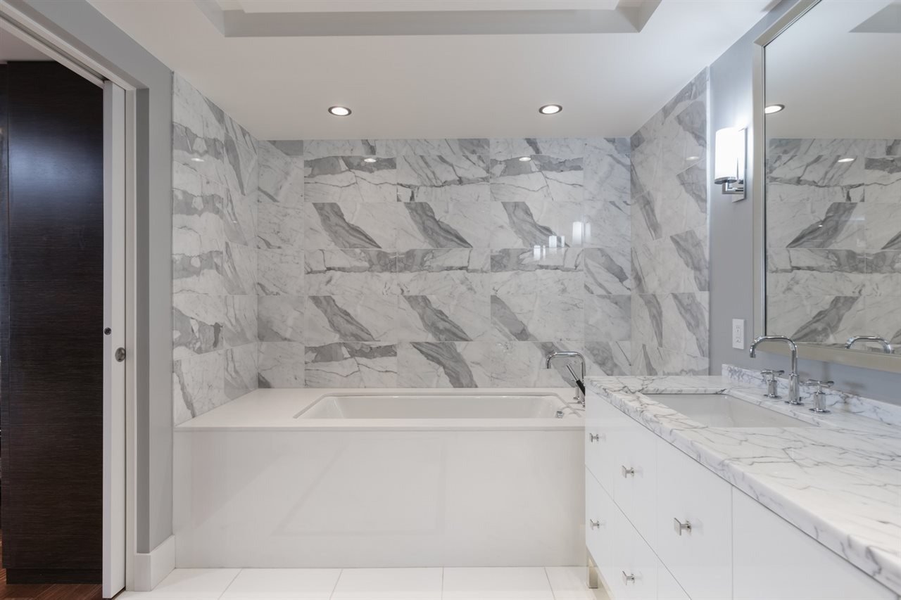 667 Howe St, #3904