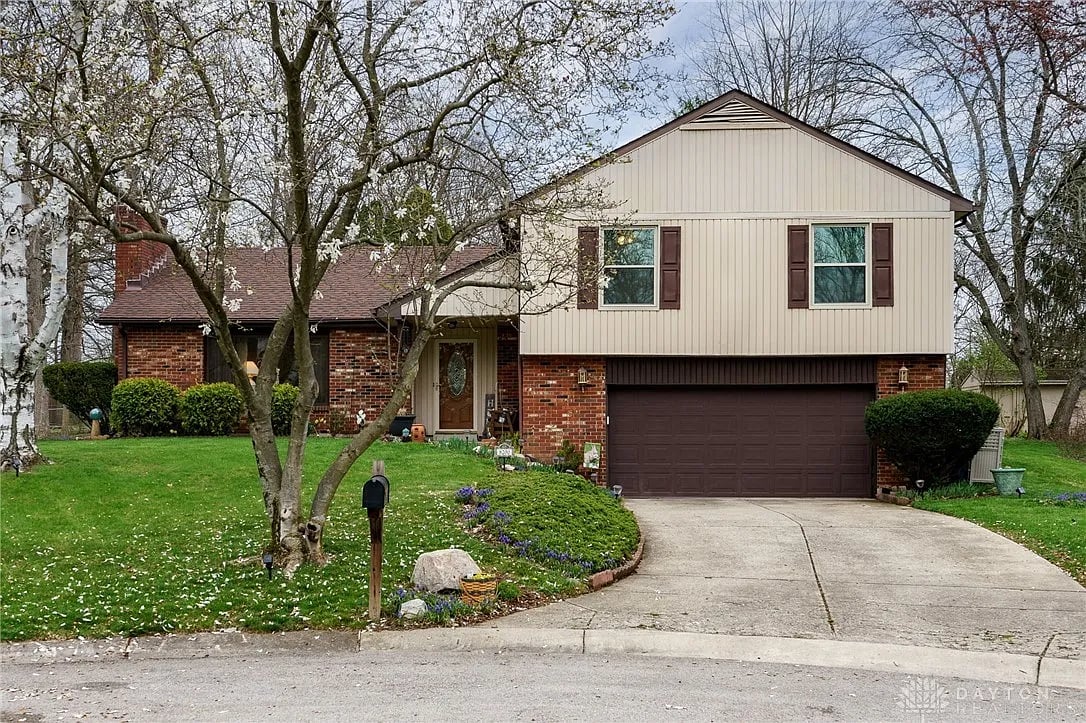 8200 Elmway Dr