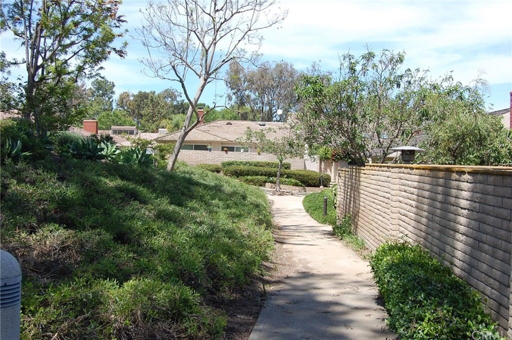 13 Featherwood