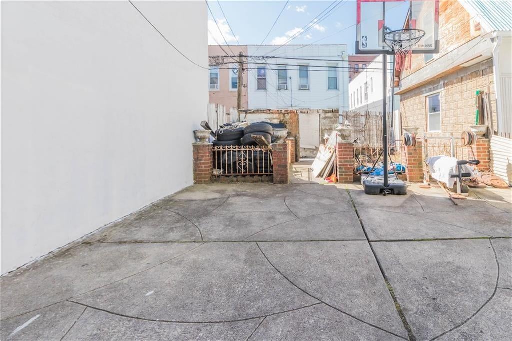 1664 West 8th Street