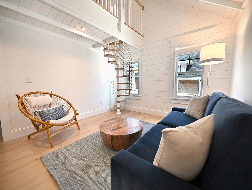 12 Baylies Way