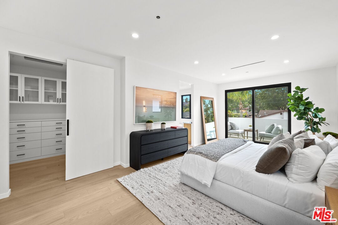 Castle Heights Pl, 90034