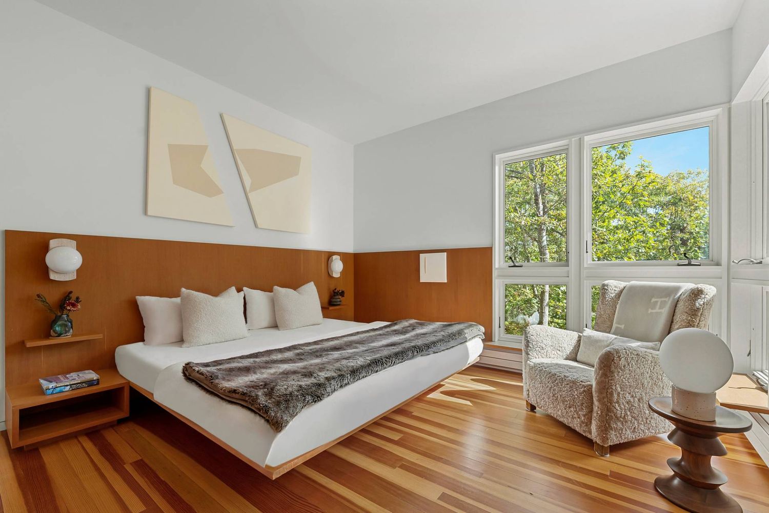 HAMPTONS ARTIST RETREAT BY NOTABLE ARCHITECT ON NEARLY 10 ACRES