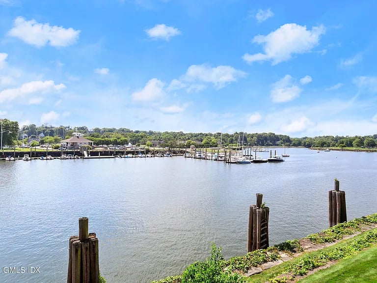 636 Steamboat Rd #1D