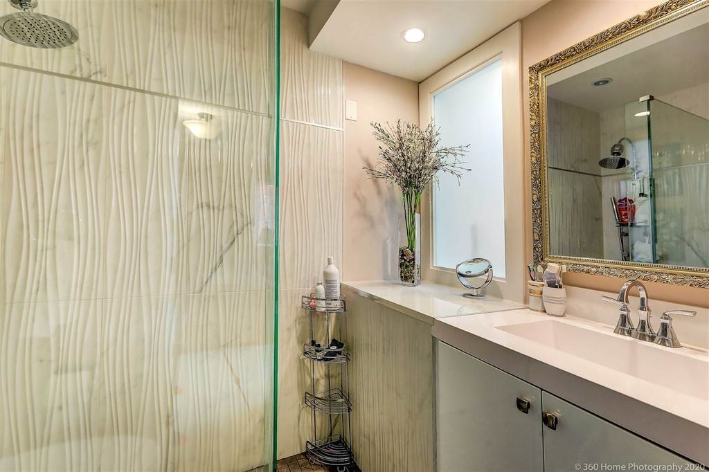 230 W 16th St, #4